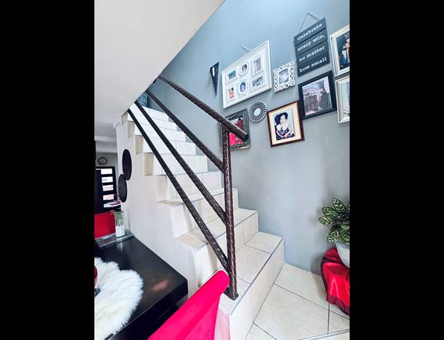 5 BEDROOM GATED ESTATE FOR SALE IN REYNO RIDGE